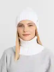 Белый шапка со снудом