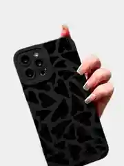 Черный чехол для iPhone 13/14/15/Pro/Max/Plus с принтом Красное/Чёрное сердце