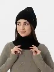 Черный шапка со снудом