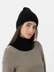 Черный шапка со снудом