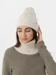 Бежевый шапка со снудом