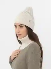 Бежевый шапка со снудом