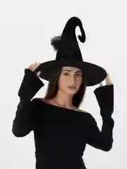 Шляпа Ведьмы с широкими полями на Хэллоуин