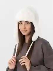 Молочный шапка ушанка женская, зимняя