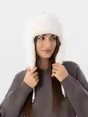 Молочный шапка ушанка женская, зимняя
