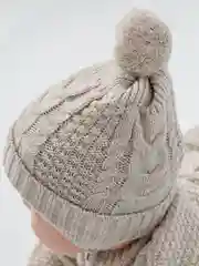Вязаный костюм с шапочкой и пинетками