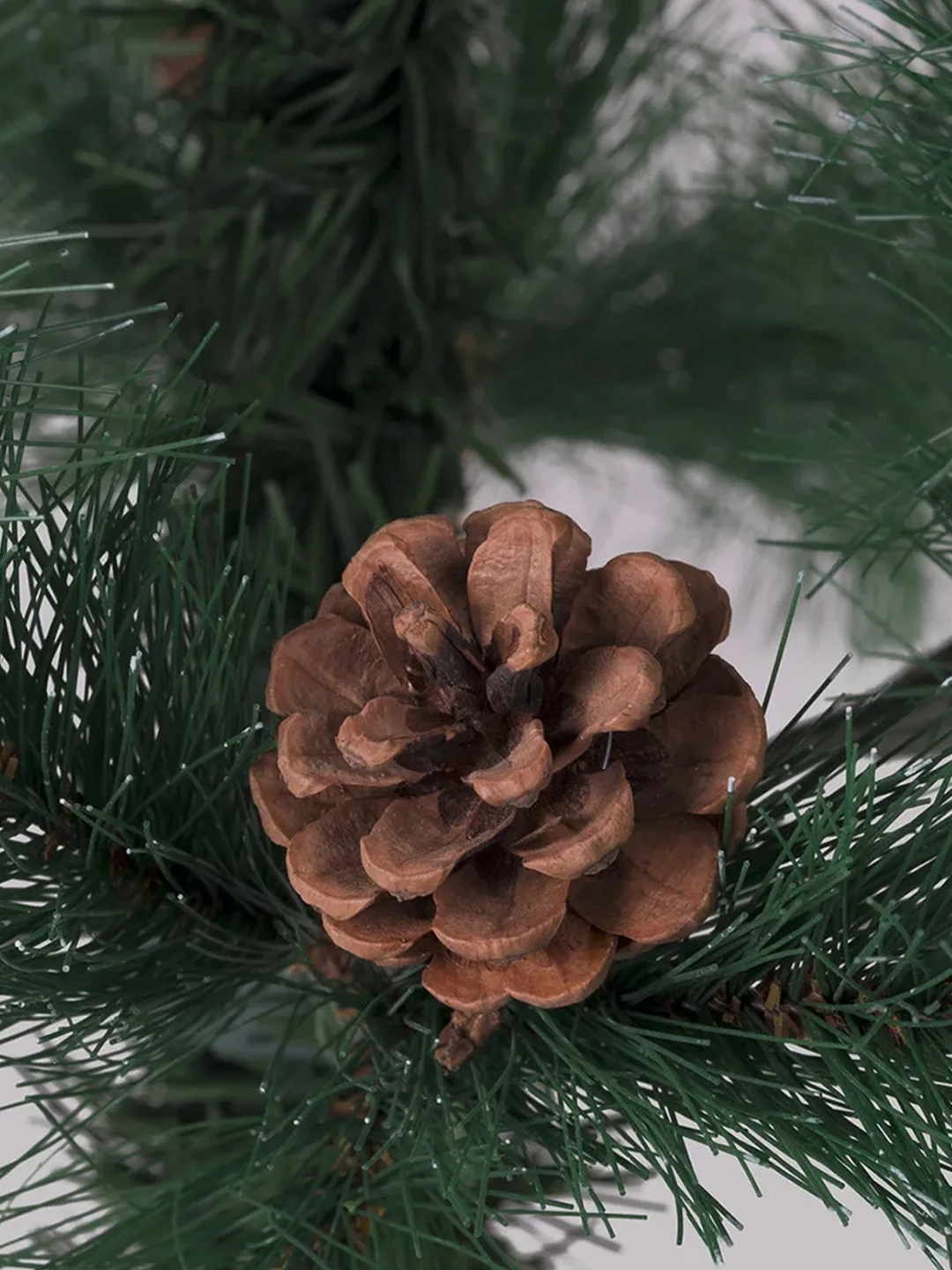 Елка искуственная, новогодняя, 120 см, "Velvet Pinewood", с инеем и шишками