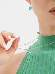 Зеленый cерьги и цепочка на шею женская, комплект украшений с кулоном