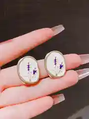 Белый женские круглые серьги - пусеты "Лаванда"