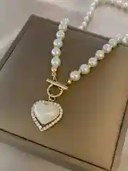 Жемчужное ожерелье с кулоном в виде сердца