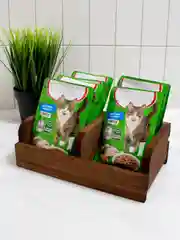 Коричневый подставка деревянная для корма животных в пакетиках