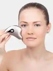 Белый микротоковый массажер для лица и шеи OLZORI D-Lift