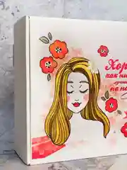 Кораллово-розовый коробка подарочная с надписью