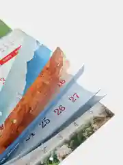 Бронзовый перекидной настенный календарь на скрепке на 2025 год. 70 видов