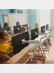 Белый кронштейн для монитора 13"-32" ONKRON G100 настольный, до 9 кг
