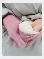 Розовый варежки женские с мехом внутри