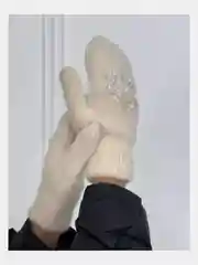 Бежевый варежки женские с мехом внутри