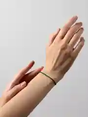 Зеленый зеленая нить денег, Красная нить желаний, оберег