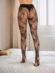 Капроновые колготки в сеточку с трендовым рисунком