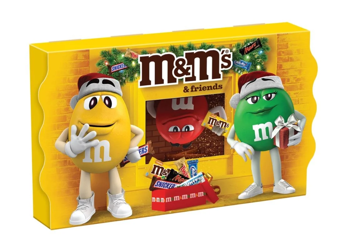 Сладкий подарок M&M's & Friends на Новый Год, набор конфет M&M's, Snickers, Twix, Bounty, Milky Way, Mars с сюрпризом внутри 394г
