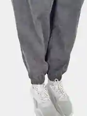 Зеленый костюм женский