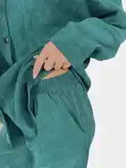 Зеленый костюм женский