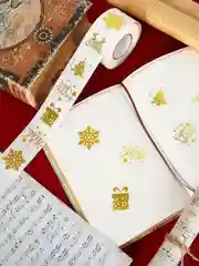 Золотой наклейки новогодние 500 штук. Поощрительные наклейки. Стикеры . Упаковка подарков