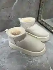 Бежевый женские угги
