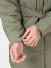 Оливковый куртка женская, утепленная демисезон