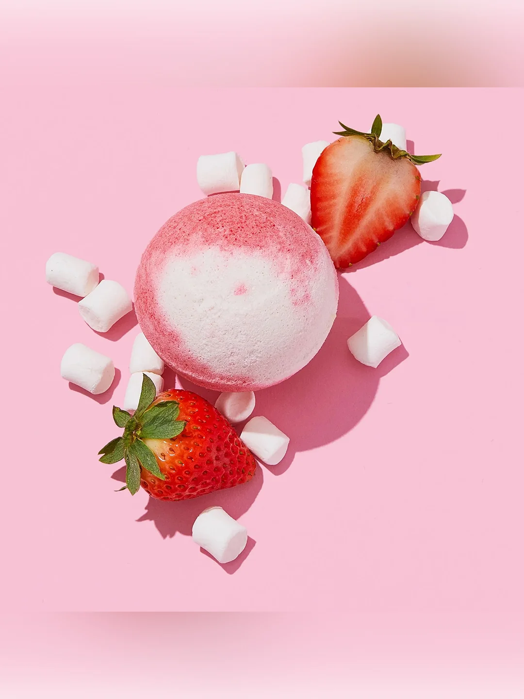 Клубничная увлажняющая бомбочка для ванны Beauty Desserts, 110 г