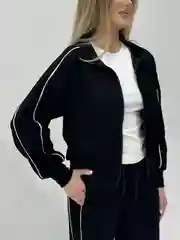 Женский спортивный костюм
