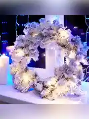 Заснеженный еловый венок Neon-Night, диаметр 45 см