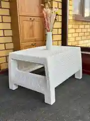 Белый столик журнальный, стол садовый пластиковый