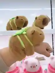 Игрушка плюшевый браслет - капибара,панда