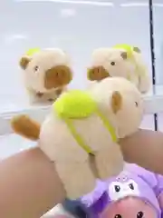 Игрушка плюшевый браслет - капибара,панда