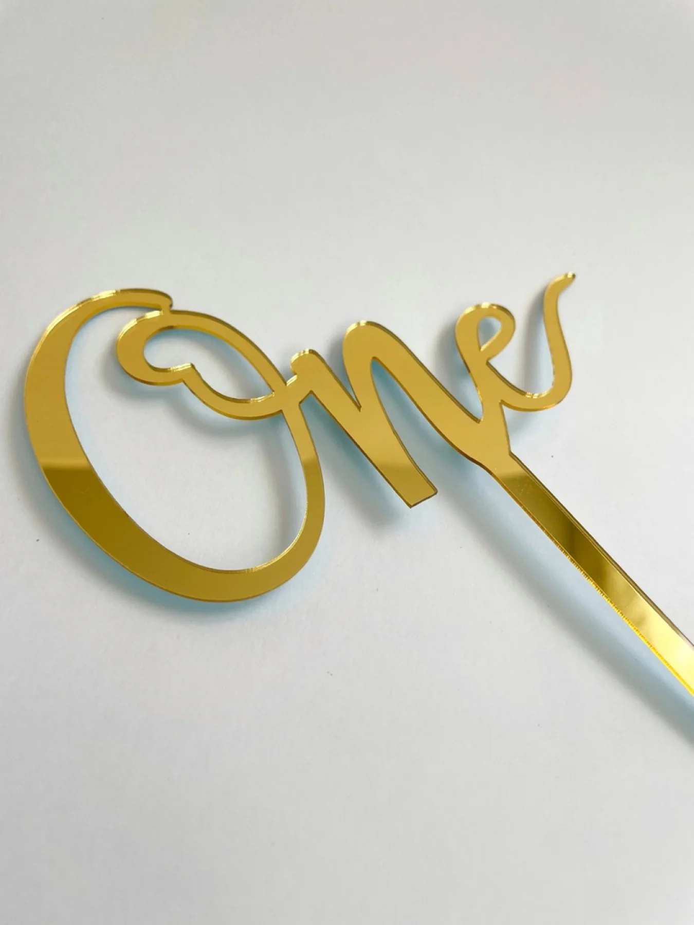 Золотой топпер на торт "One", акрил, надпись, украшение