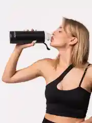 Бутылка для воды в чехле стеклянная