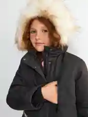 Утеплённое пальто с капюшоном для девочек Acoola Glossu, черное
