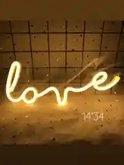 Вывеска неоновая декоративная "Love" (курсив), теплый белый