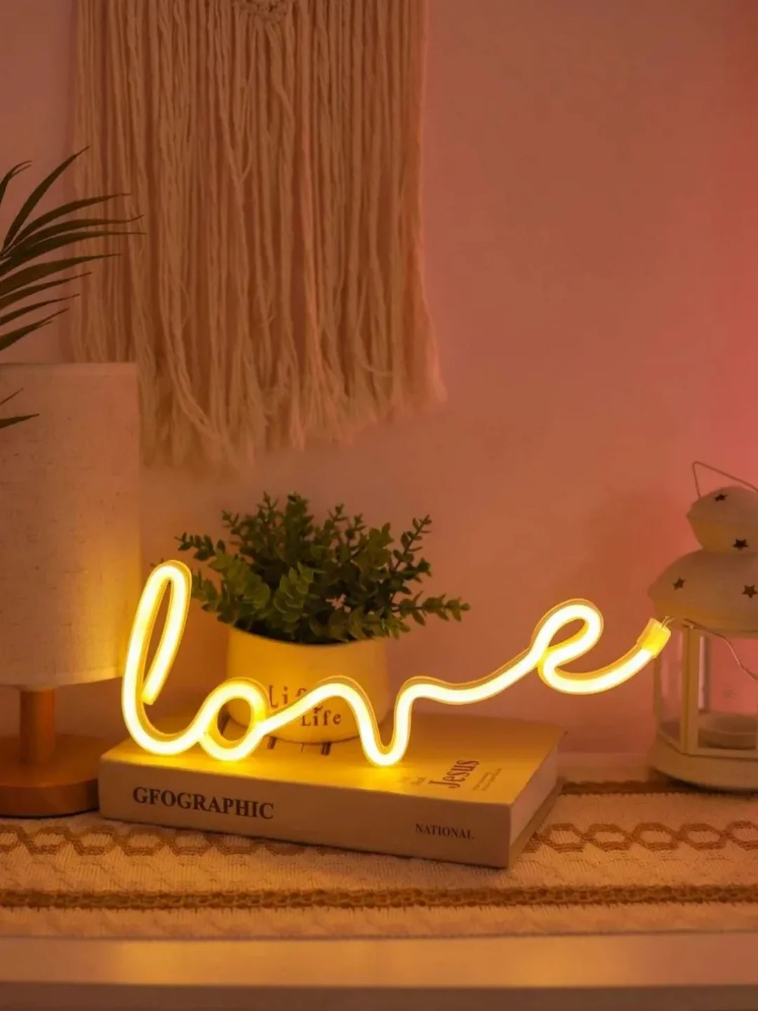 Вывеска неоновая декоративная "Love" (курсив), теплый белый