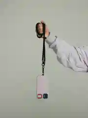 Черный шнурок на шею для телефона и ключей