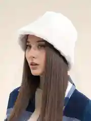 Бежевый панама женская, меховая