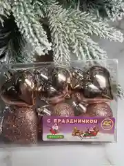 Конфетный набор елочных шаров-игрушек, украшения на елку: шишка, колокольчик, сердце