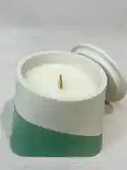 Коралловый меланж подарочная Ароматическая свеча в гипсовом подсвечнике в стиле "Кинцуги"