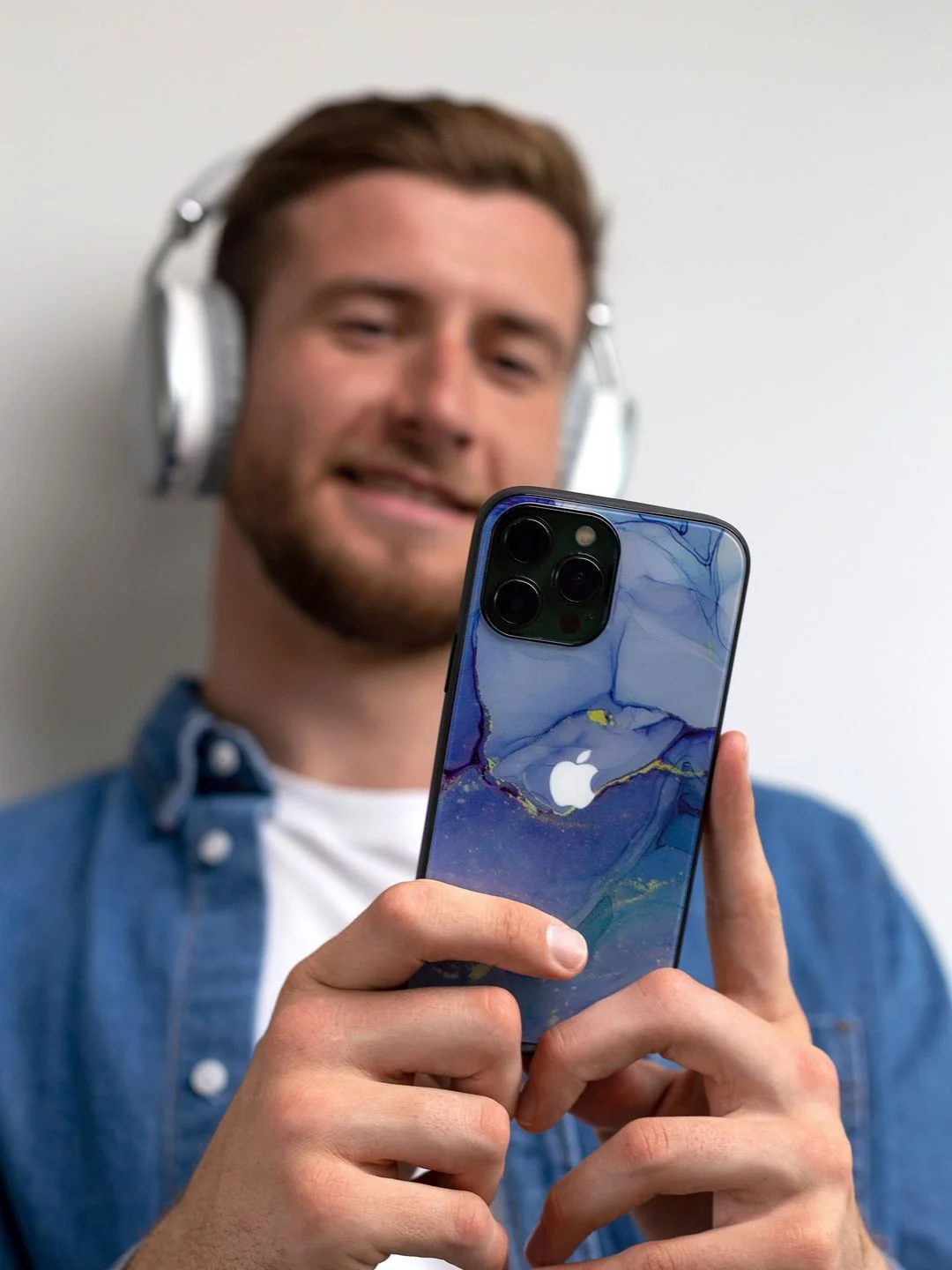 Фиолетовый чехол на iphone 13 pro, защитный, силиконовый с пластиком/задняя накладка с рисунком
