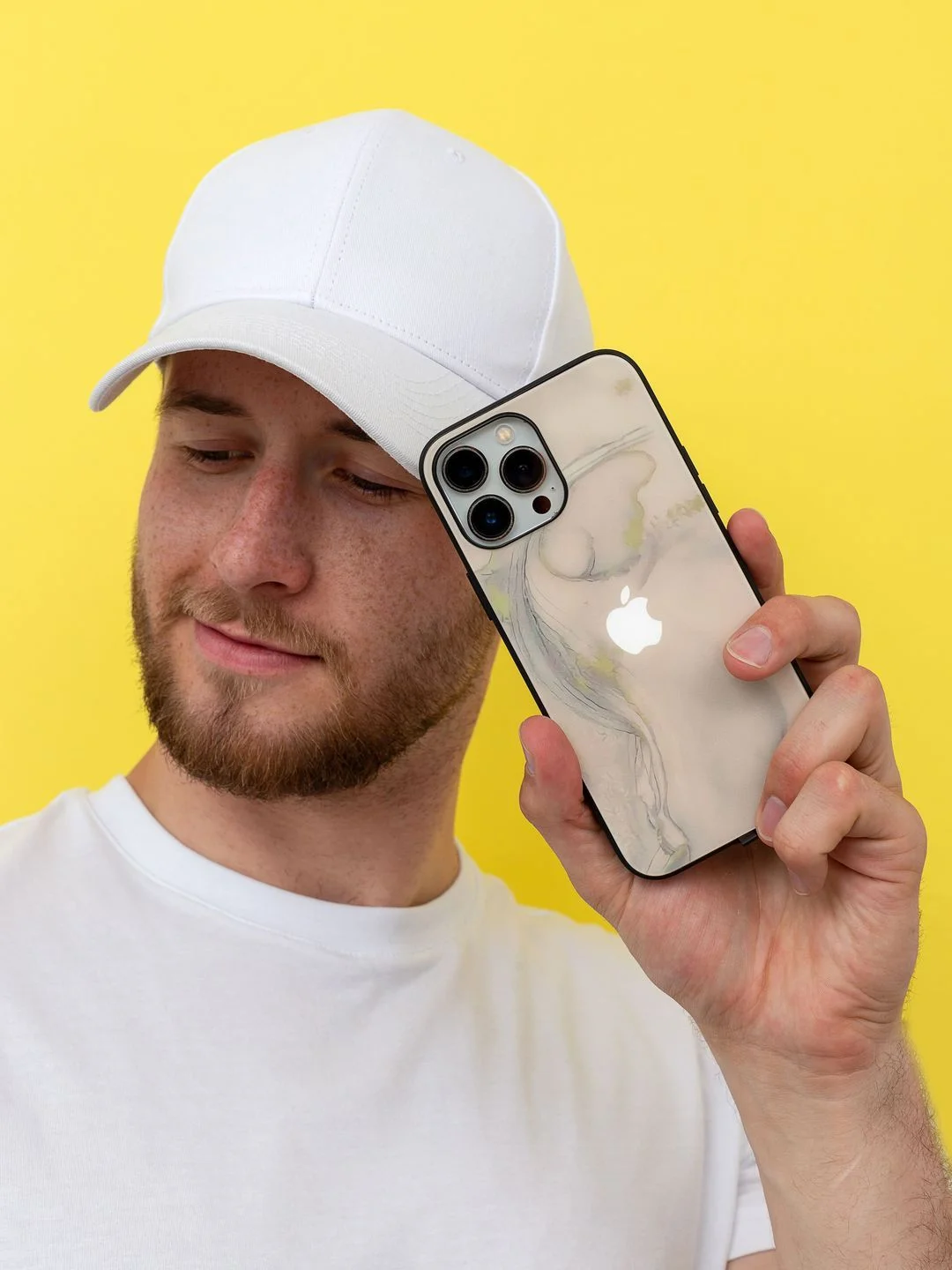 Бежевый чехол на iphone 13 pro, защитный, силиконовый с пластиком/задняя накладка с рисунком
