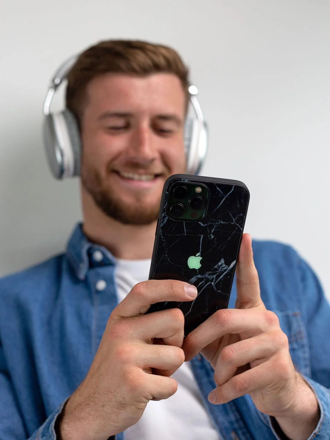 Серебряный чехол на iphone 14 pro max, защитный, силиконовый с пластиком/задняя накладка под мрамор