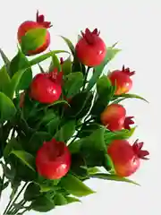 Оранжевый искусственные цветы, ягоды и фрукты на ветке