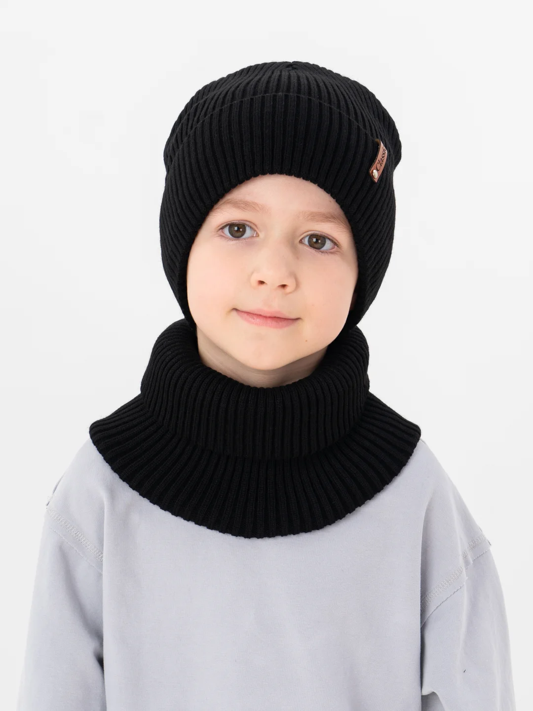 Черный зимний комплект для мальчика 5- 12 лет . Зимняя шапка для мальчика