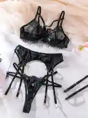 Белый комплект женского нижнего белья, кружевное, пояс для чулок, бюстгальтер и стринги